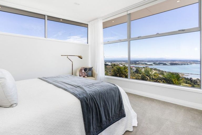 Photo of property in 8 Avery Place, Redcliffs, Christchurch, 8081