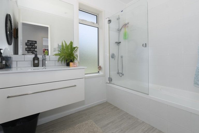 Photo of property in 24 Harbelle Close, Bethlehem, Tauranga, 3110