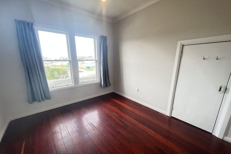 Photo of property in 92 Rolleston Street, Mount Cook, Wellington, 6021