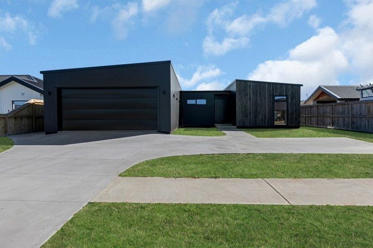 Photo of property in 25 Kapiakauri Road, One Tree Point, 0118