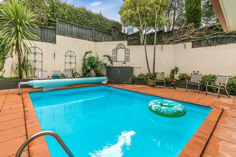 Photo of property in 3/2 Beach Road, Castor Bay, Auckland, 0620