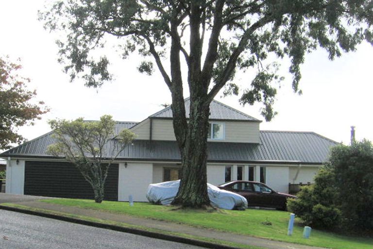 Photo of property in 2 Callender Place, Shelly Park, Auckland, 2014