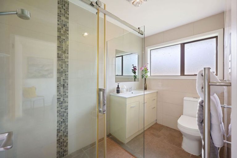 Photo of property in 2/39 Rapallo Place, Farm Cove, Auckland, 2012