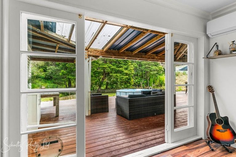 Photo of property in 17 Franklin Road, Paparoa, 0571
