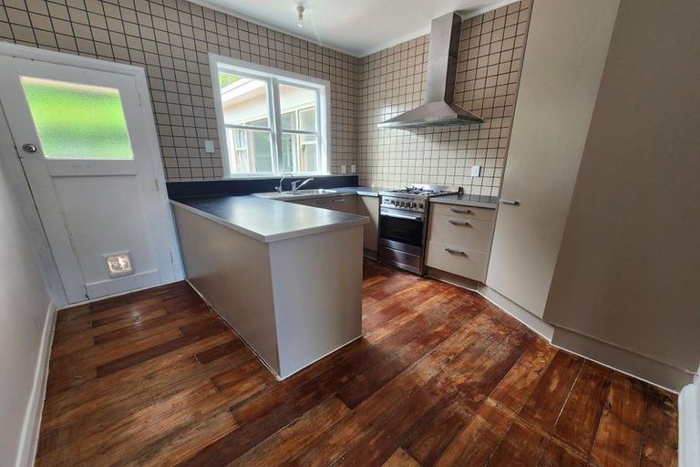 Photo of property in 27 Chesterton Street, Johnsonville, Wellington, 6037