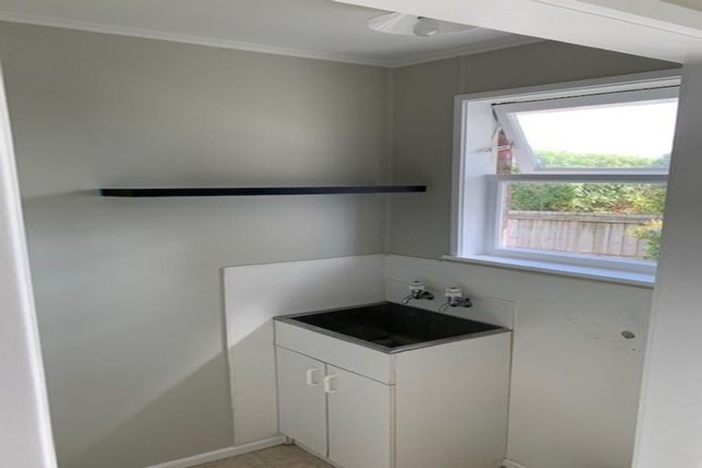 Photo of property in 2/165 Chivalry Road, Glenfield, Auckland, 0629