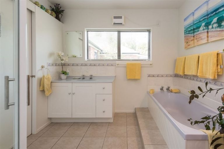 Photo of property in 2 Terrace Road, Leithfield, Amberley, 7481