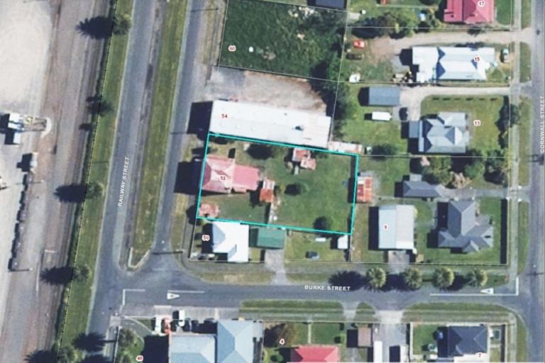 Photo of property in 52 Railway Street, Eltham, 4322