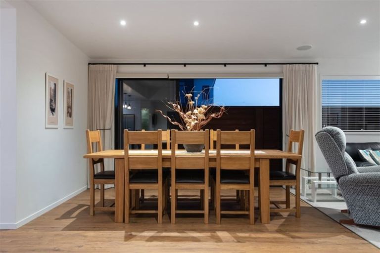 Photo of property in 33 Coast Boulevard, Papamoa Beach, Papamoa, 3118