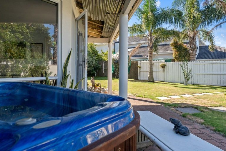 Photo of property in 2 Seychelles Drive, Papamoa Beach, Papamoa, 3118