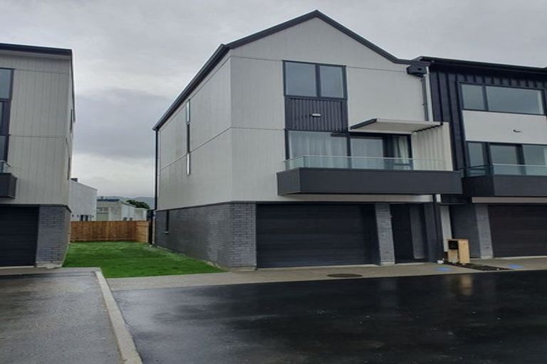 Photo of property in 35 John Street, Stokes Valley, Lower Hutt, 5019