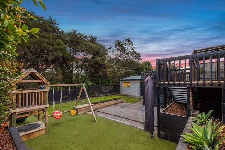 Photo of property in 9 West Harbour Drive, West Harbour, Auckland, 0618