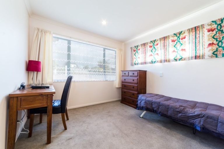 Photo of property in 84 Luckens Road, West Harbour, Auckland, 0618