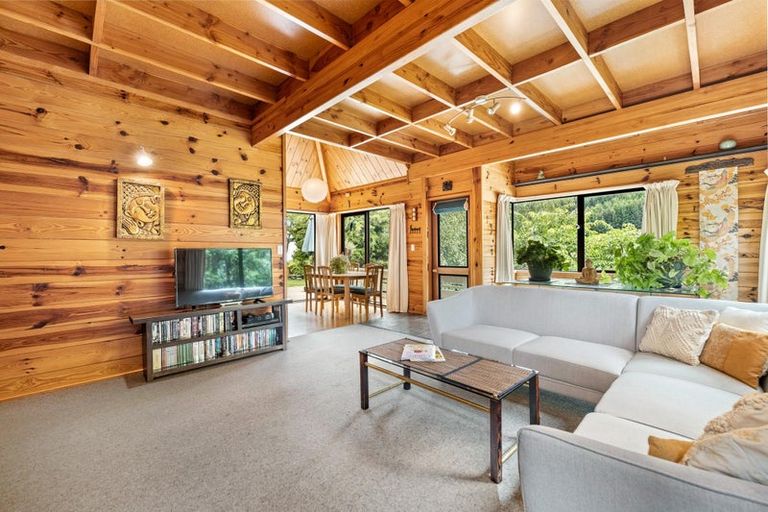 Photo of property in 5 Mackinnon Terrace, Sunshine Bay, Queenstown, 9300