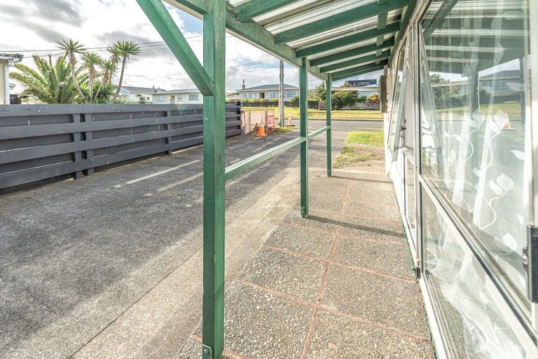 Photo of property in 19a Egmont Street, Castlecliff, Whanganui, 4501