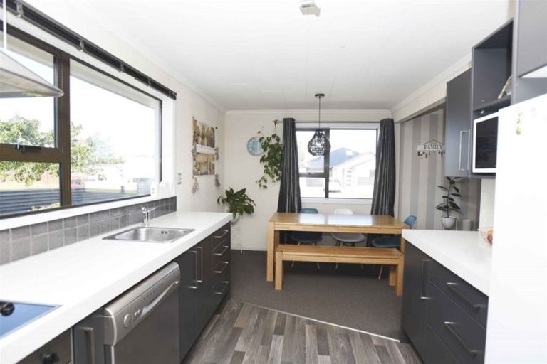 Photo of property in 52 Holloway Street, Waikiwi, Invercargill, 9810