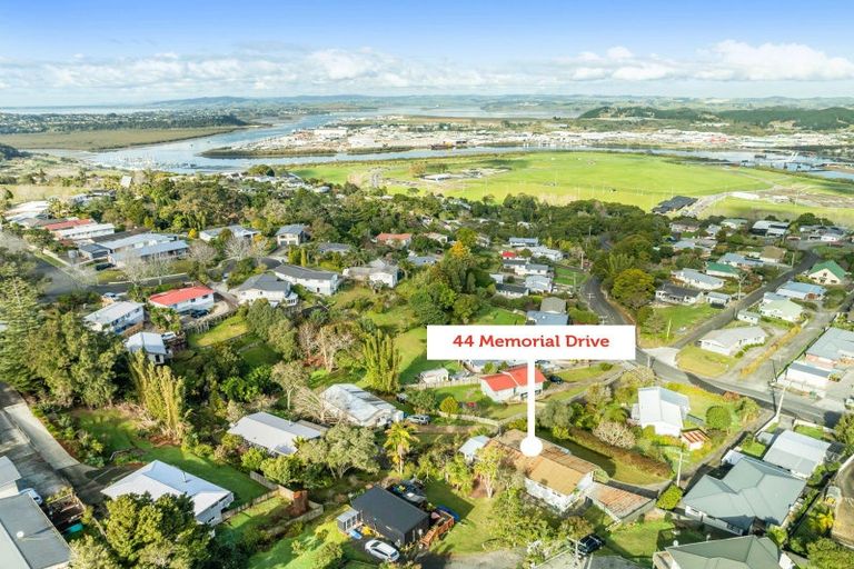 Photo of property in 44 Memorial Drive, Parahaki, Whangarei, 0112