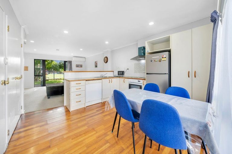 Photo of property in Tuscany Way, 20/3 Ambrico Place, New Lynn, Auckland, 0600