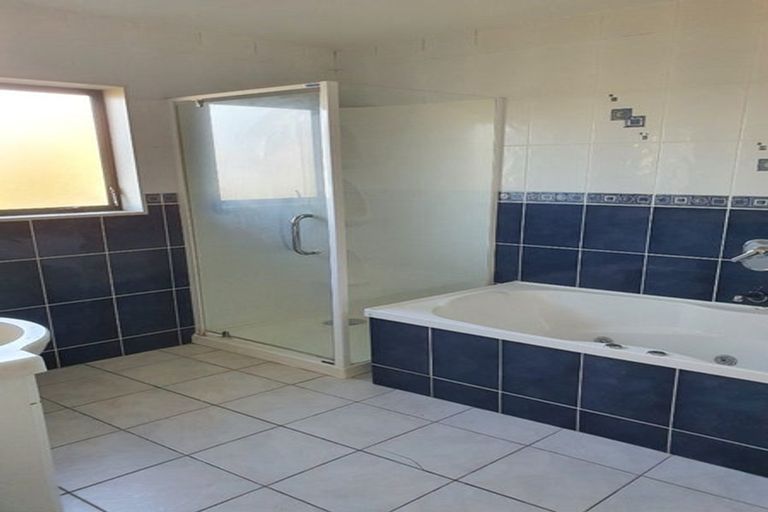 Photo of property in 3 Boeing Place, Goodwood Heights, Auckland, 2105