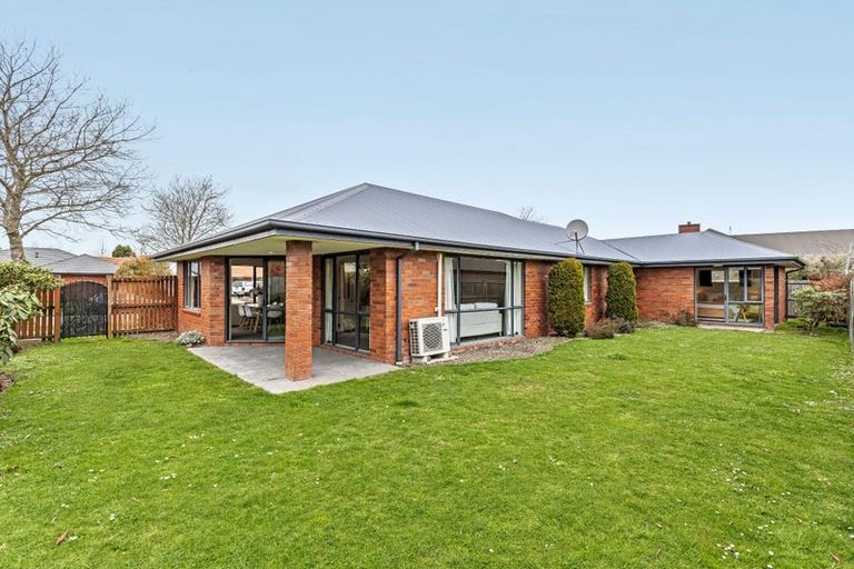 Photo of property in 75 Coolspring Way, Redwood, Christchurch, 8051