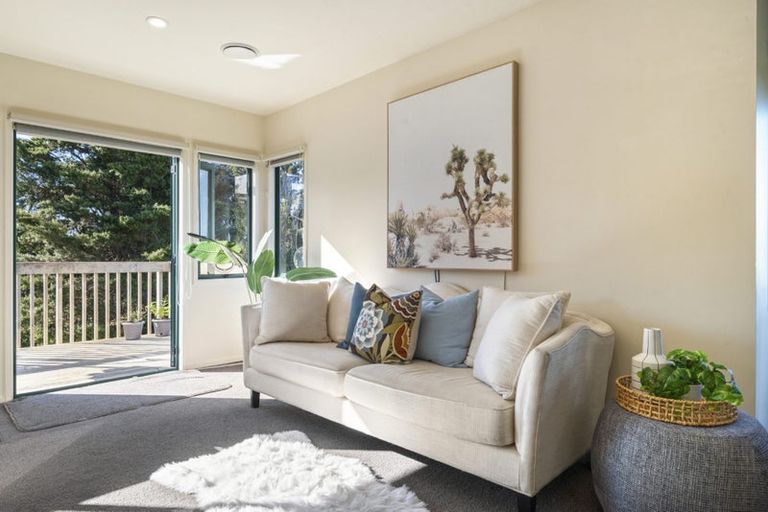 Photo of property in 2/60 Arran Road, Browns Bay, Auckland, 0630