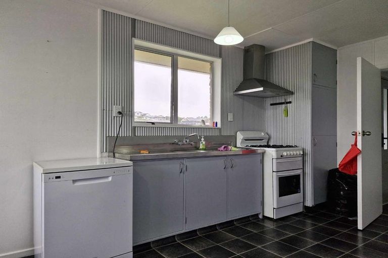 Photo of property in 7 Oawai Place, Marfell, New Plymouth, 4310