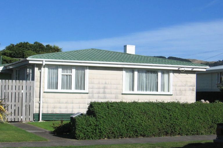 Photo of property in 10 Whanga Crescent, Titahi Bay, Porirua, 5022