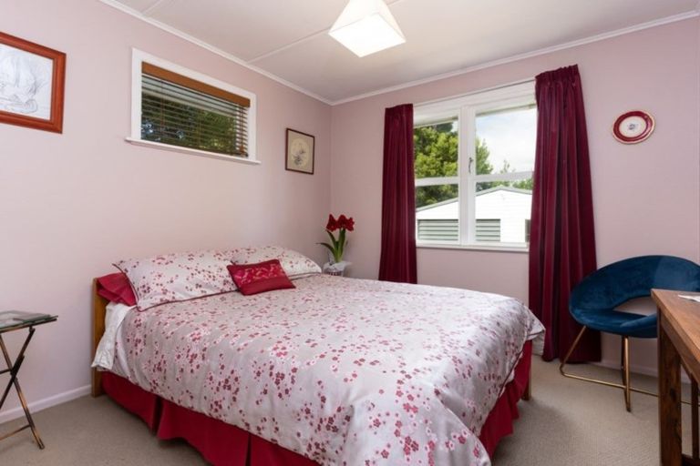 Photo of property in 70 Cologne Street, Martinborough, 5711