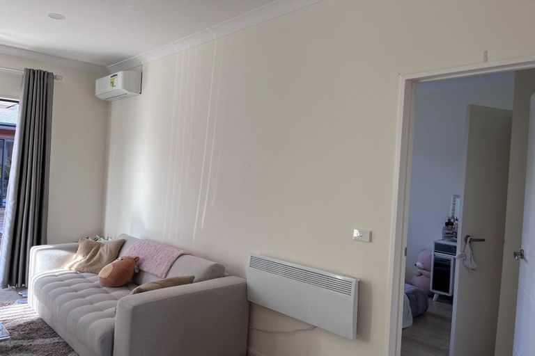 Photo of property in 12 Te Awa Place, Red Beach, 0932