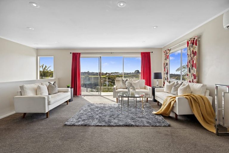 Photo of property in 1/15 Valdese Rise, Browns Bay, Auckland, 0630