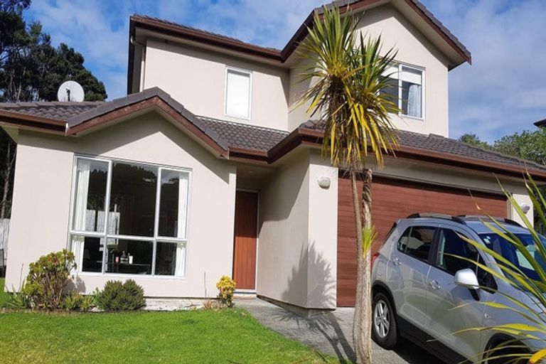 Photo of property in 22 George Deane Place, Greenhithe, Auckland, 0632