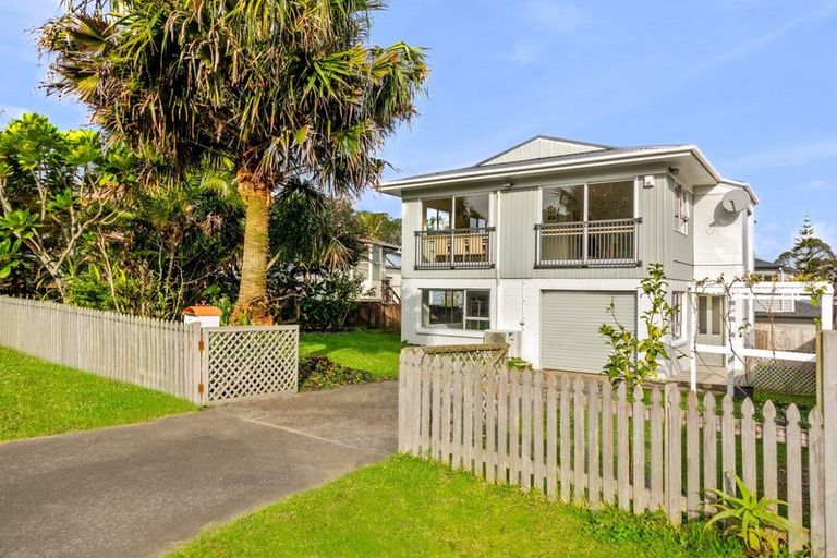 Photo of property in 48 Zita Maria Drive, Massey, Auckland, 0614