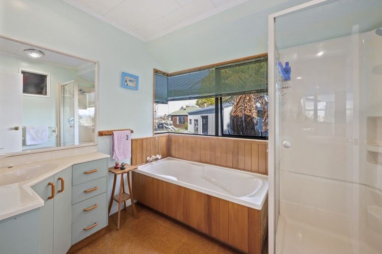 Photo of property in 13 Cherry Lane, Acacia Bay, Taupo, 3330