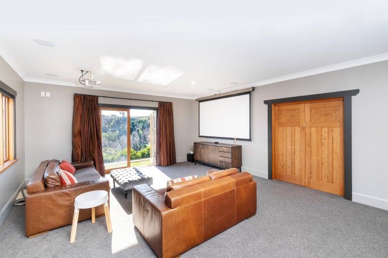 Photo of property in 11 Lawrence Road, Hospital Hill, Napier, 4110