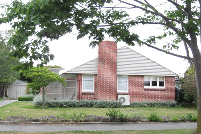 Photo of property in 34 Burnside Crescent, Burnside, Christchurch, 8053