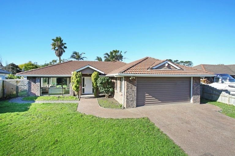 Photo of property in 52 Bob Charles Drive, Golflands, Auckland, 2013