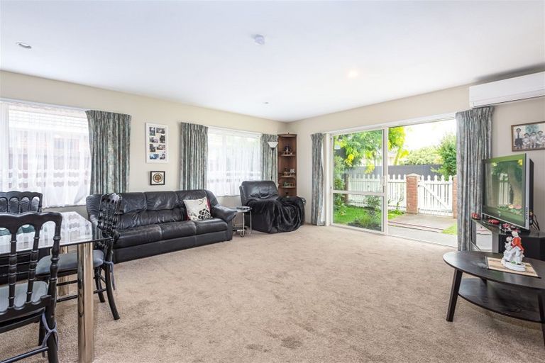 Photo of property in 2/76 Gilberthorpes Road, Hei Hei, Christchurch, 8042