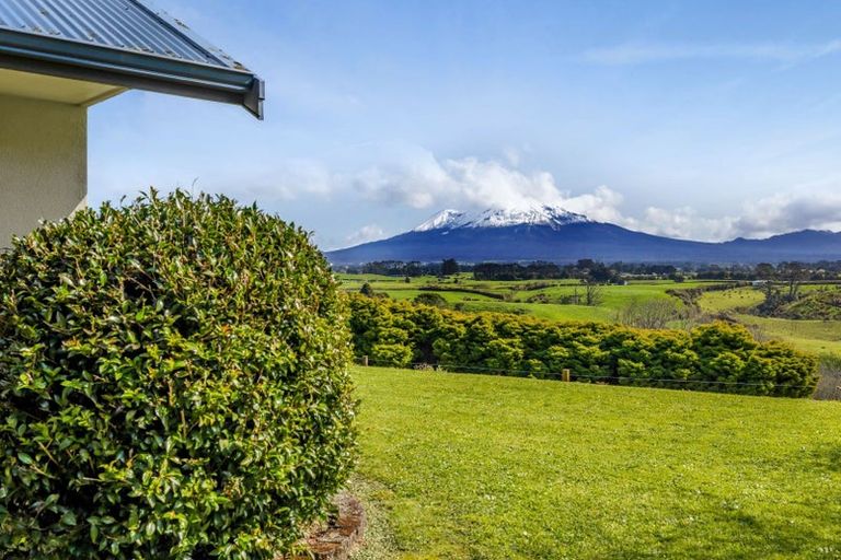 Photo of property in 311 Croydon Road, Midhirst, Stratford, 4394