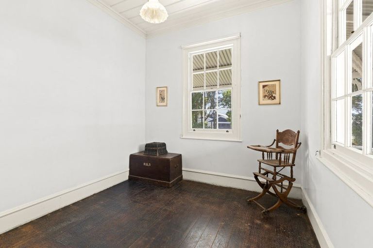 Photo of property in 90 Pendarves Street, New Plymouth, 4310