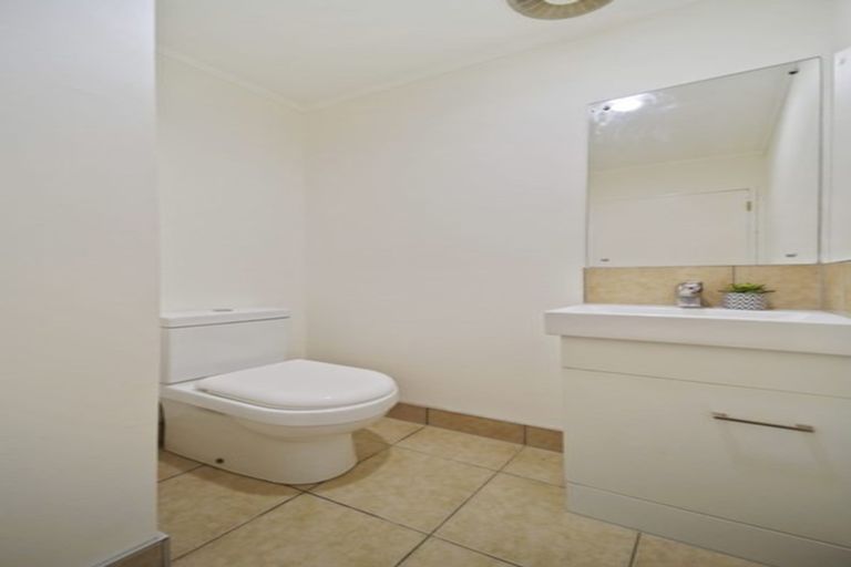 Photo of property in 3/6a Botany Road, Howick, Auckland, 2010