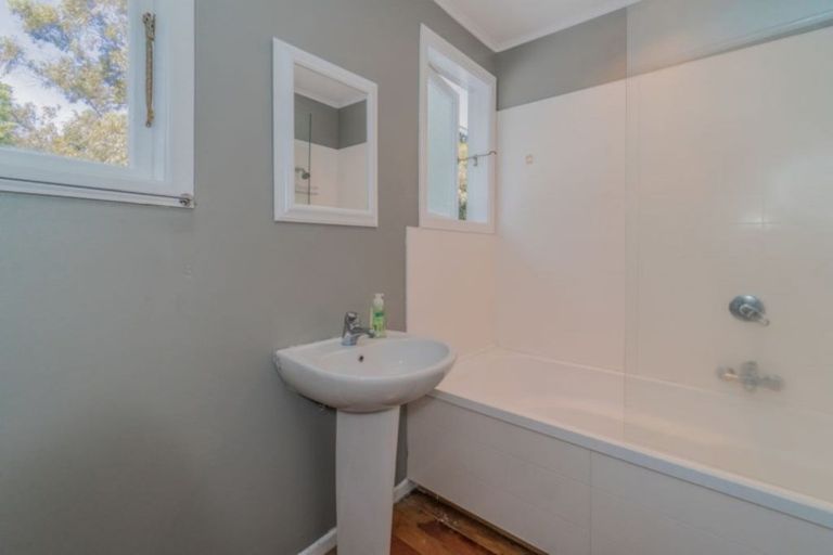 Photo of property in 1/19 Poto Street, Te Atatu South, Auckland, 0610