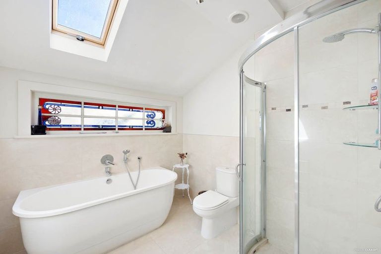 Photo of property in 399 Lake Road, Takapuna, Auckland, 0622