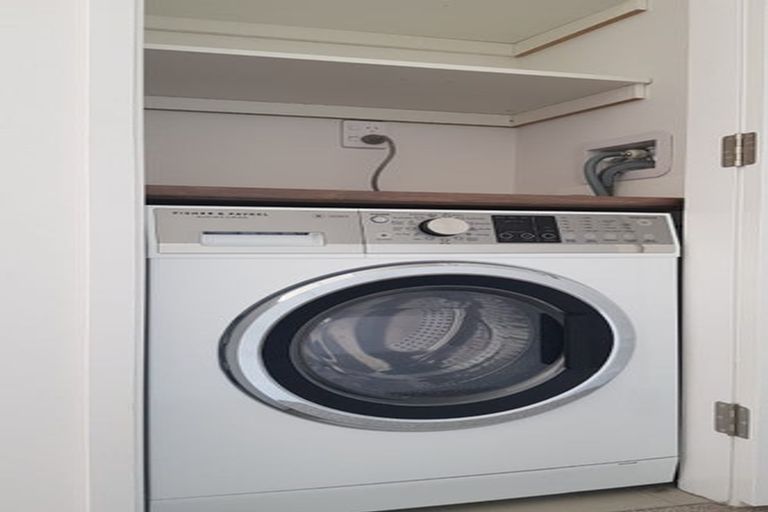 Photo of property in Alpha Apartments, 503/4 Elizabeth Street, Mount Victoria, Wellington, 6011