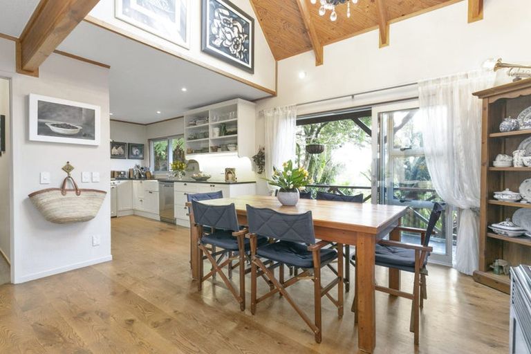 Photo of property in 13 Bush Road, Waiatarua, Auckland, 0604