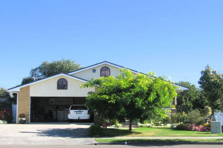 Photo of property in 22 Comeskey Grove, Elderslea, Upper Hutt, 5018