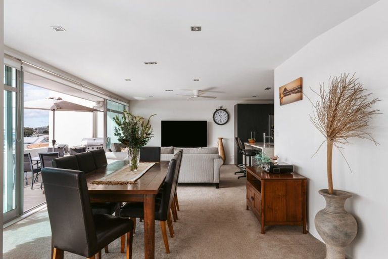 Photo of property in Palm Cove Apartments, 302/6 Tawa Street, Mount Maunganui, 3116