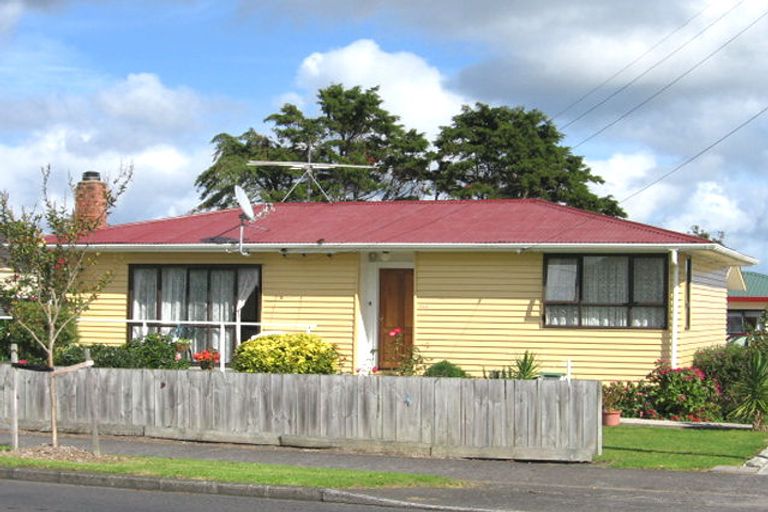 Photo of property in 646a Te Atatu Road, Te Atatu Peninsula, Auckland, 0610