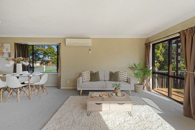 Photo of property in 2/15 Lowry Avenue, Redwood, Christchurch, 8051