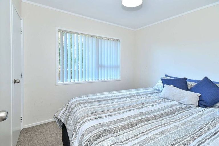 Photo of property in 2/3 Secretariat Place, Randwick Park, Auckland, 2105