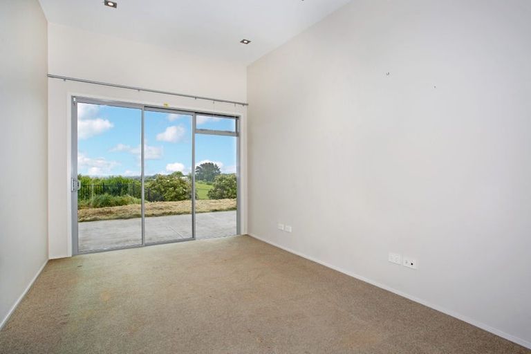 Photo of property in 58 Old Barn Road, Opaheke, Papakura, 2584